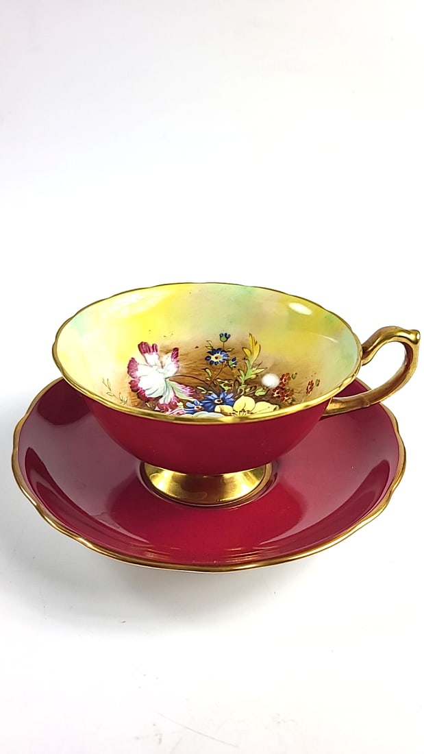 Vintage Hammersley Bone China Floral Porcelain Tea Cup and Saucer Set, Red and Gold Trim, Hand-Pa...: This is a general auction of estate goods. All items as as pictured. Local pick up will be on 3/14 at our warehouse in Sodo (3429 Airport Way S) from 10am-1pm. Items not picked up will be subjec to a
