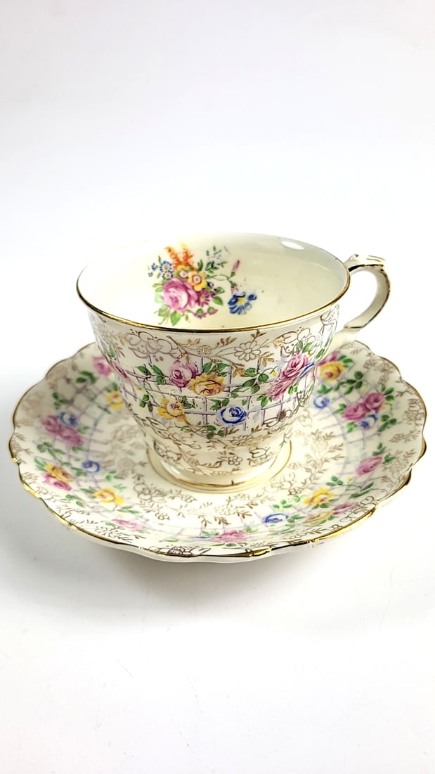 James Kent LTD. "Trellis Rose" Floral Vintage Tea Cup and Saucer Gold Trim Flower Design: This is a general auction of estate goods. All items as as pictured. Local pick up will be on 3/14 at our warehouse in Sodo (3429 Airport Way S) from 10am-1pm. Items not picked up will be subjec