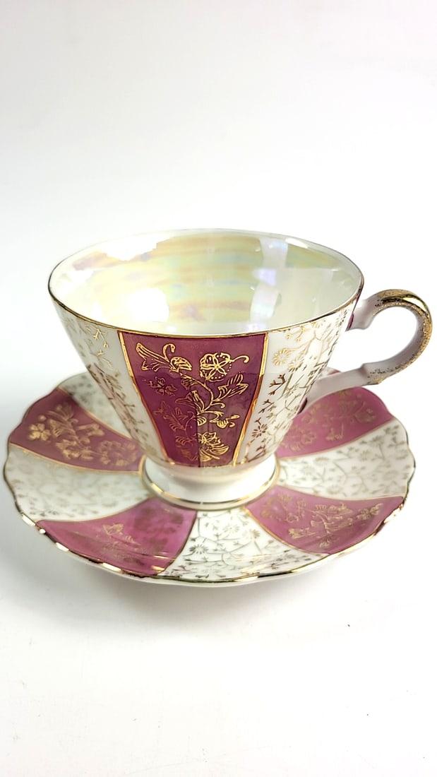 C-7215 ? Bone China Vintage Ornate Gold Floral Teacup & Saucer Set - Patterned Red and White China: This is a general auction of estate goods. All items as as pictured. Local pick up will be on 3/14 at our warehouse in Sodo (3429 Airport Way S) from 10am-1pm. Items not picked up will be subjec