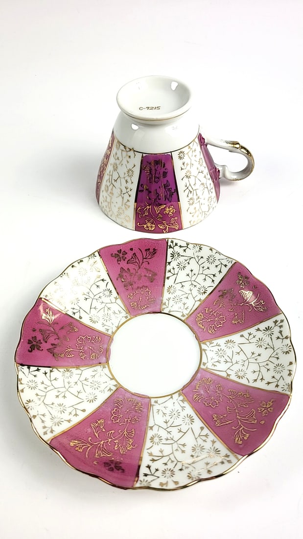 C-7215 ? Bone China Vintage Ornate Gold Floral Teacup & Saucer Set - Patterned Red and White China - 2