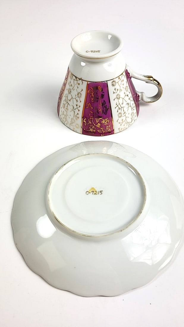 C-7215 ? Bone China Vintage Ornate Gold Floral Teacup & Saucer Set - Patterned Red and White China - 3