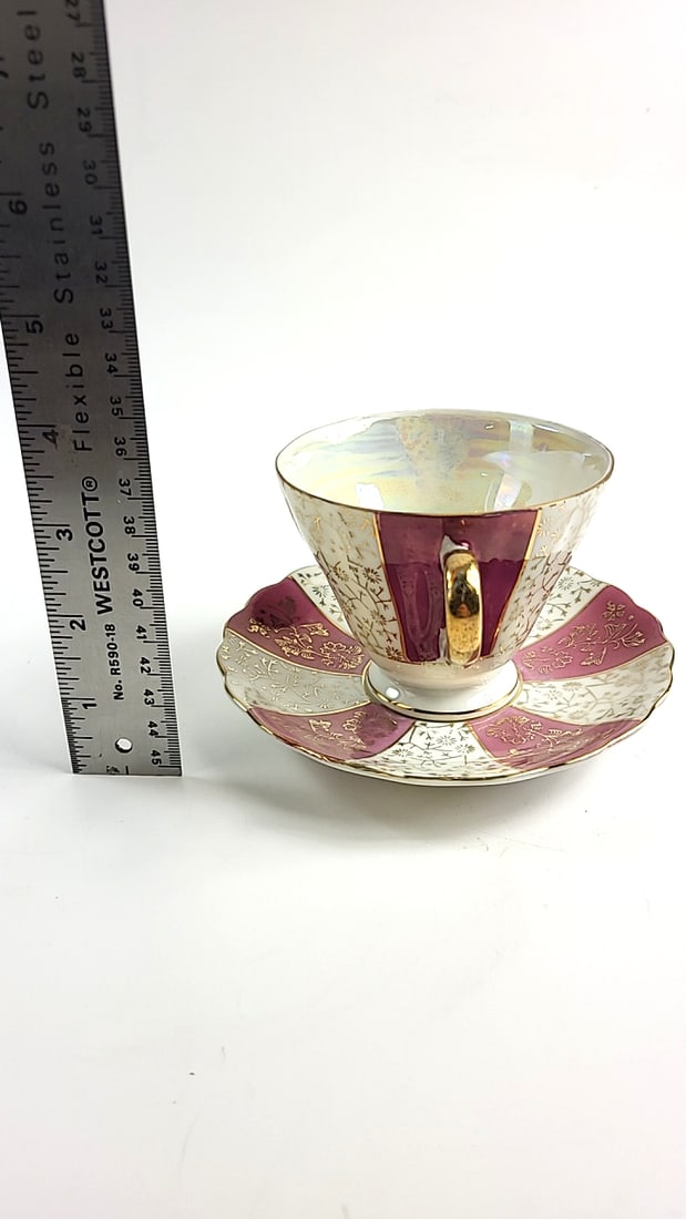 C-7215 ? Bone China Vintage Ornate Gold Floral Teacup & Saucer Set - Patterned Red and White China - 5