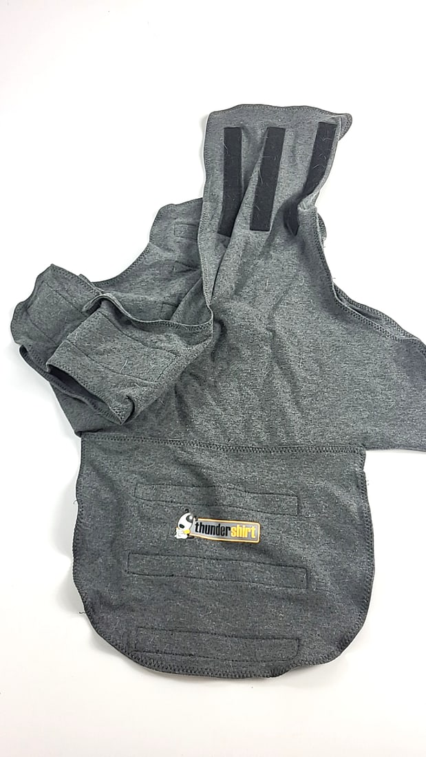 Thundershirt Gray Dog Anxiety Calming Vest Large - Cotton - Polyester - Spandex: This is a general auction of estate goods. All items as as pictured. Local pick up will be on 3/14 at our warehouse in Sodo (3429 Airport Way S) from 10am-1pm. Items not picked up will be subjec