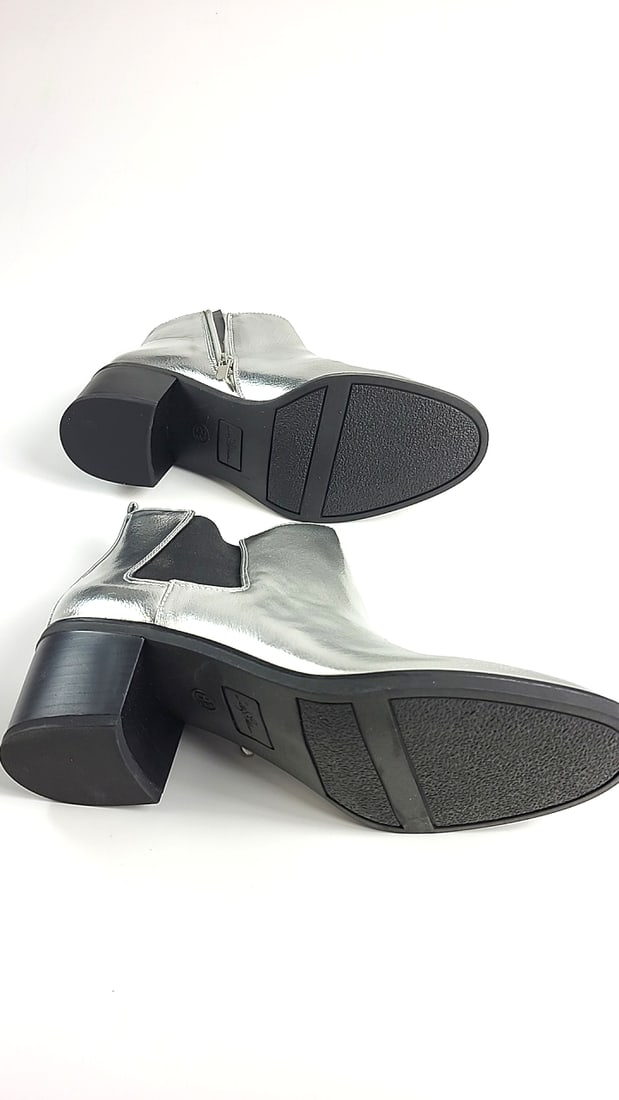 Libby Edelman 8.5 Womens Silver Ankle Boots Side Zipper Block Heel Shiny Metallic Style - 4