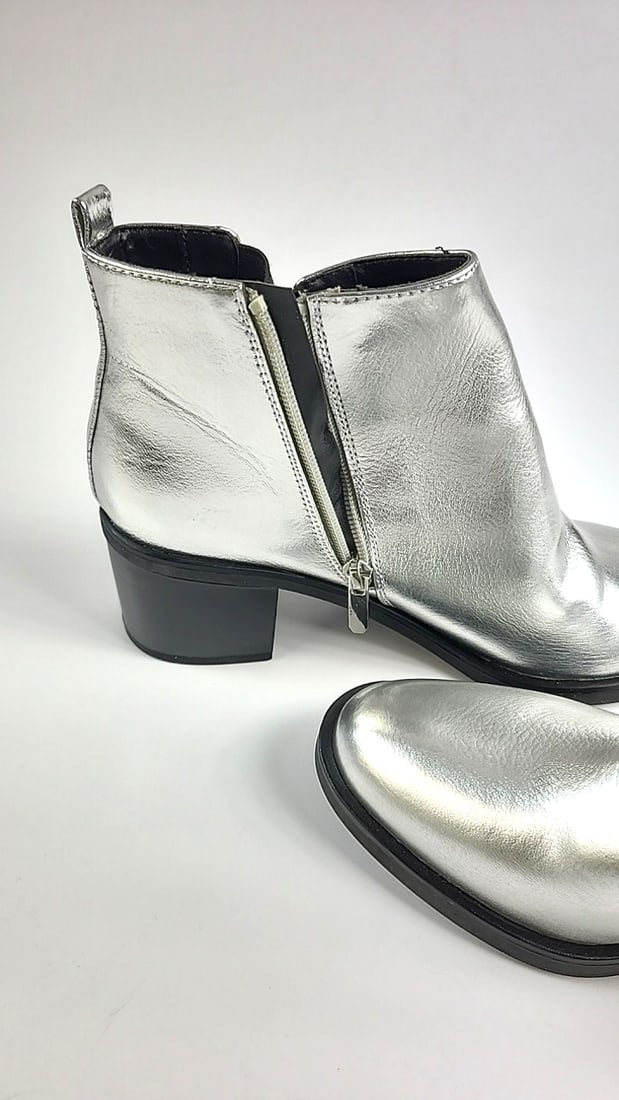Libby Edelman 8.5 Womens Silver Ankle Boots Side Zipper Block Heel Shiny Metallic Style - 9