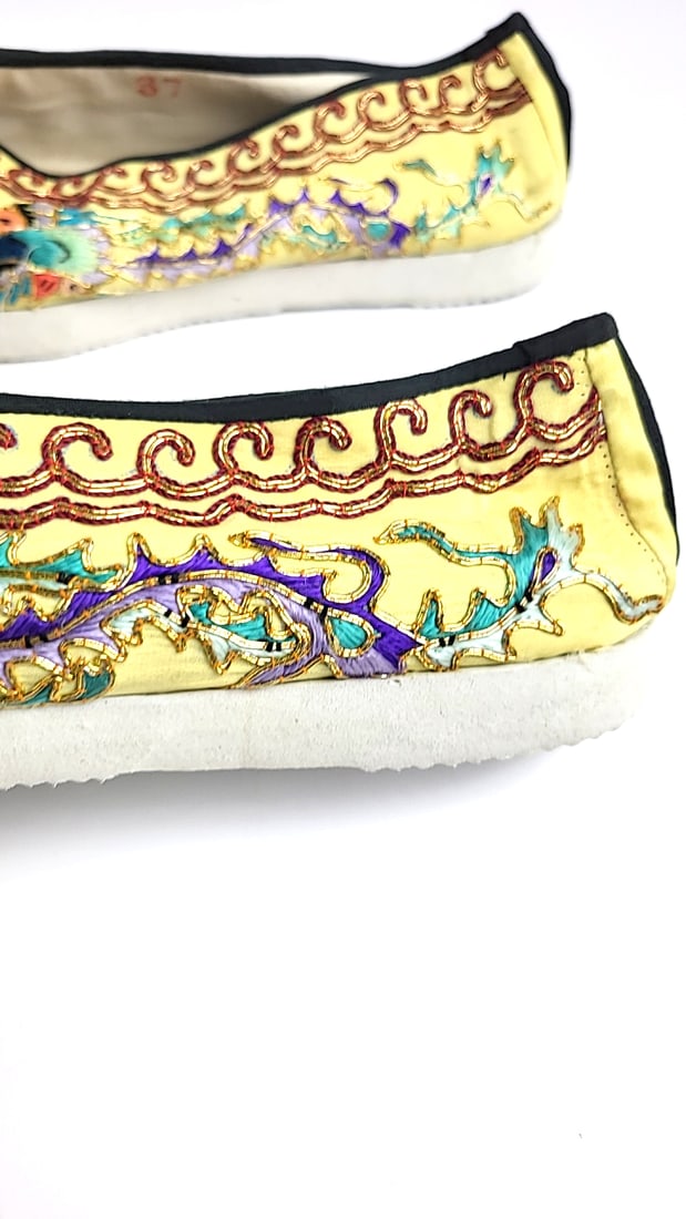 (1) Vintage Embroidered Chinese Opera House Slip-On Shoes Size 37 Yellow Multicolor Dragon Design - 3
