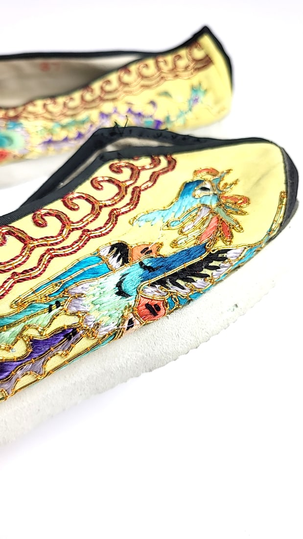 (1) Vintage Embroidered Chinese Opera House Slip-On Shoes Size 37 Yellow Multicolor Dragon Design - 4