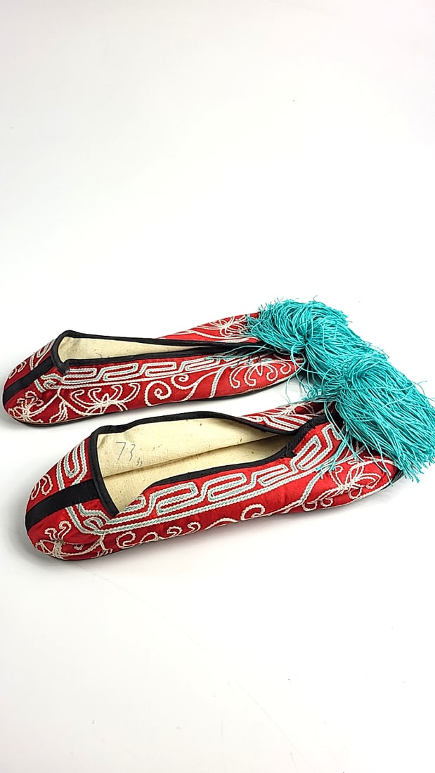 Vintage Embroidered Chinese Opera House Slip-On Shoes Red Multicolor Design (1 of 5)