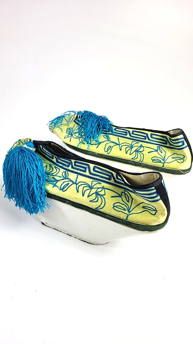 Vintage Embroidered Chinese Opera House Slip-On Shoes With 2" Middle Platform Size see pics Yello... (1 of 9)