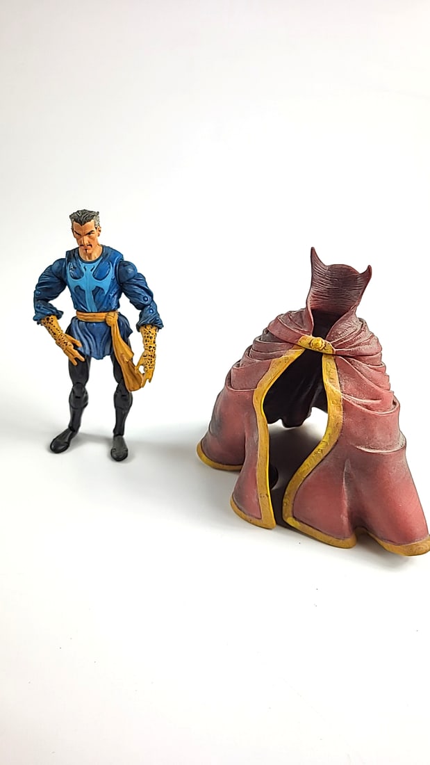 Vintage Marvel Legends Action Figure 2003 - Sorcerer Supreme, Doctor Strange? Red Rubber Cape - 2