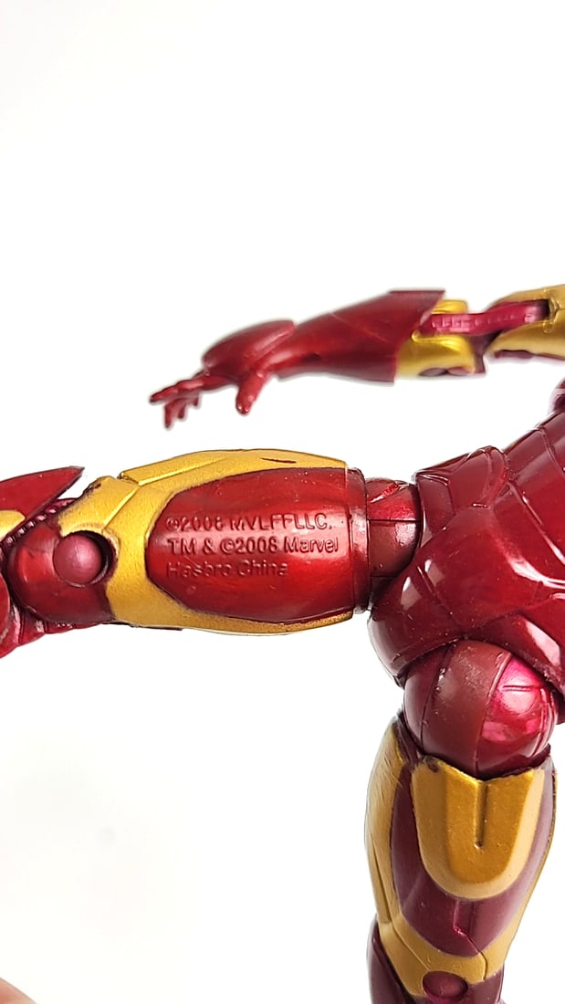 Marvel - Hasbro 2008 Iron Man Action Figure Red & Gold Toy Collectible - 3