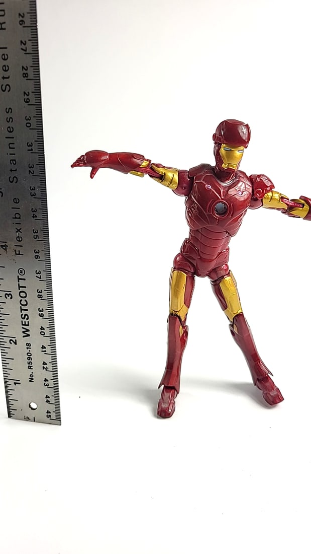 Marvel - Hasbro 2008 Iron Man Action Figure Red & Gold Toy Collectible - 4