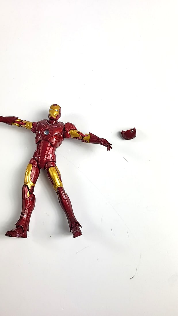 Marvel - Hasbro 2008 Iron Man Action Figure Red & Gold Toy Collectible - 5