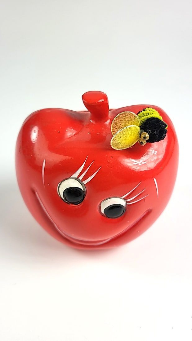 Vintage Ruebens Originals Red Ceramic Smiling Apple Plant Pot with Bee Detail, Decorative Collect...: This is a general auction of estate goods. All items as as pictured. Local pick up will be on 3/14 at our warehouse in Sodo (3429 Airport Way S) from 10am-1pm. Items not picked up will be subjec