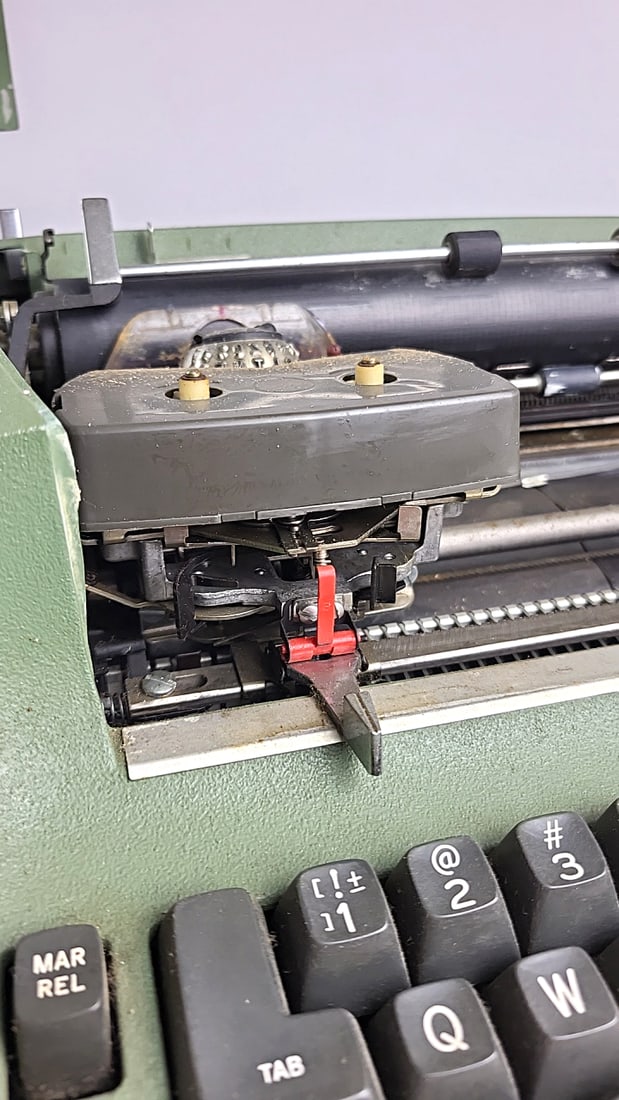 IBM Selectric Typewriter Vintage Green Electric Keyboard Retro Office Machine - Untested - 16