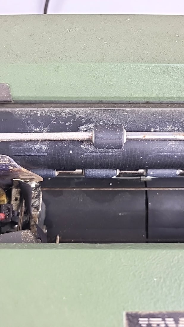 IBM Selectric Typewriter Vintage Green Electric Keyboard Retro Office Machine - Untested - 4