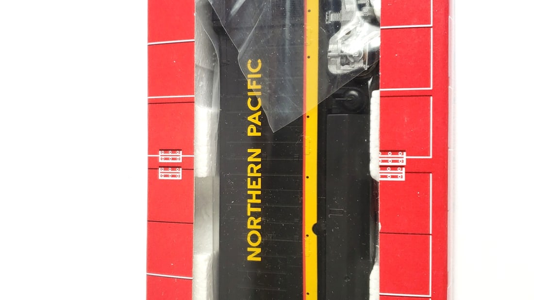 Atlas HO Scale Locomotive U33C No.8540 Northern Pacific - 4
