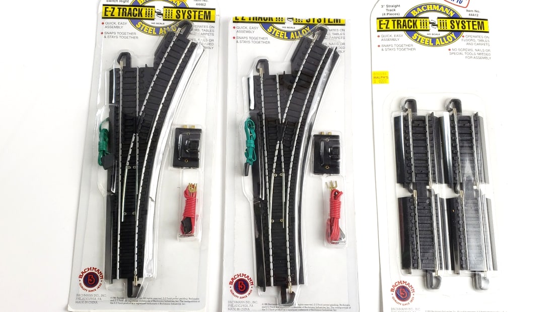 NEW Bachmann E-Z Track HO Scale Switch and Straight Track Set Lot Of 3 (1 of 8)