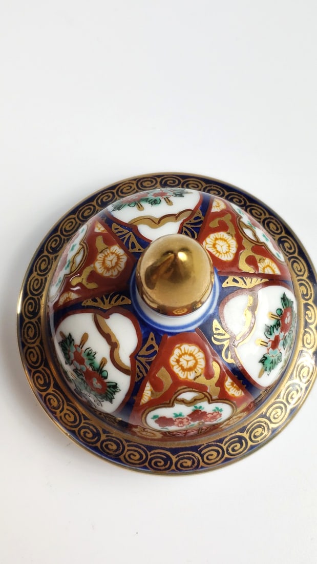 Japanese LJ Original Porcelain Ginger Jar with Floral Motif and Gold Accents - 7