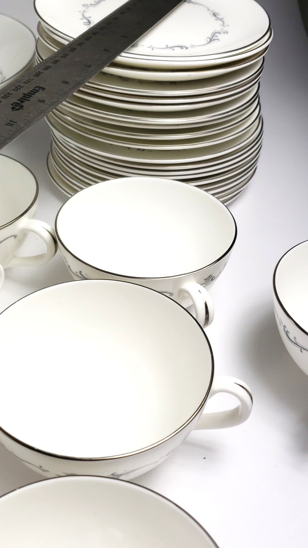 70+ Lot Of Royal Doulton Coronet English Fine Bone China Service For 12-16 - 10