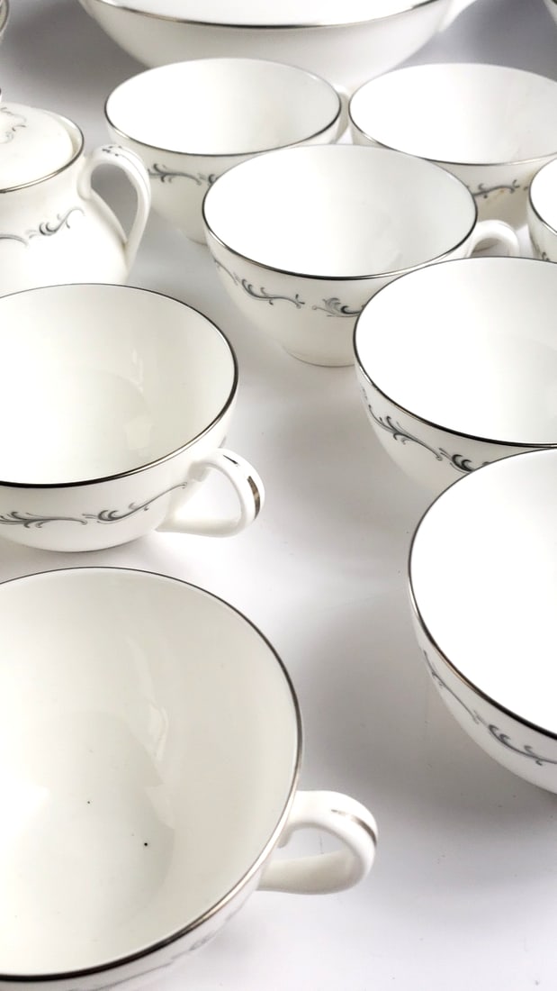 70+ Lot Of Royal Doulton Coronet English Fine Bone China Service For 12-16 - 11