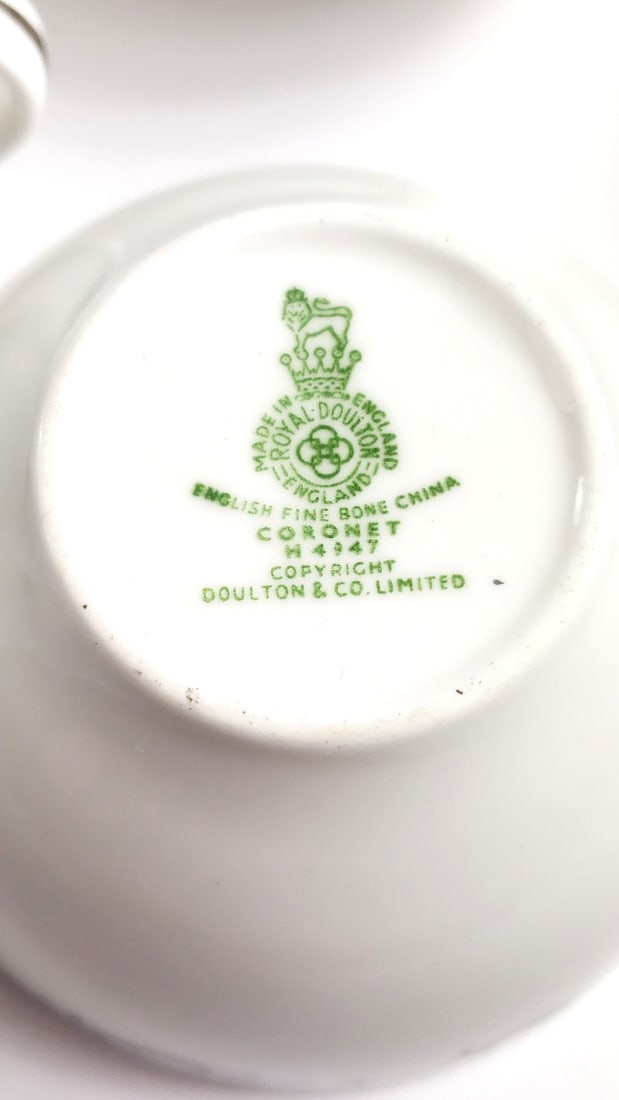 70+ Lot Of Royal Doulton Coronet English Fine Bone China Service For 12-16: Great lot Height: 18 Low Estimate: 400 High Estimate: 1200 Width: 18