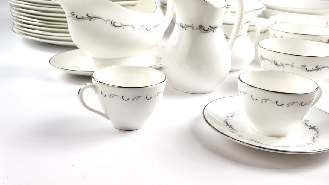 70+ Lot Of Royal Doulton Coronet English Fine Bone China Service For 12-16 - 2