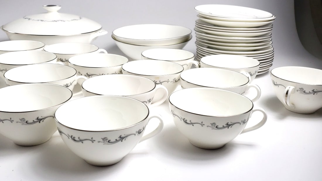 70+ Lot Of Royal Doulton Coronet English Fine Bone China Service For 12-16 - 3