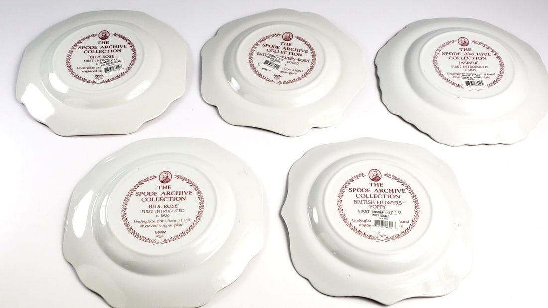 Spode Archive Collection Cranberry Floral 8.5" Plates Set of 5: Nice Low Estimate: 40 Height: 9 High Estimate: 60 Width: 5