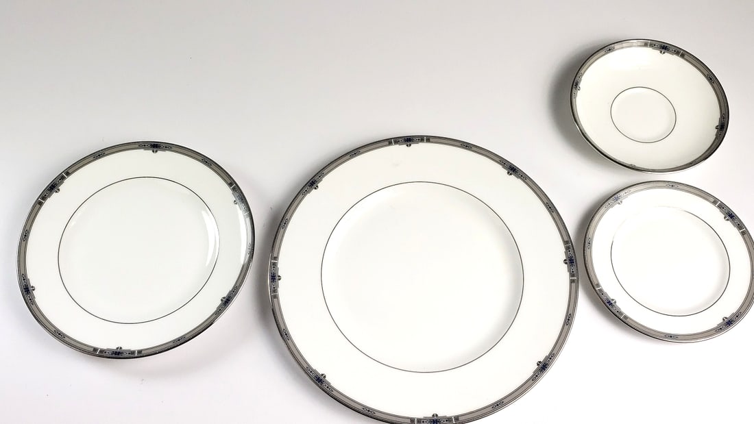 Wedgewood Amherst Rimmed China Dinner Dish Set - 4 Pieces - 2