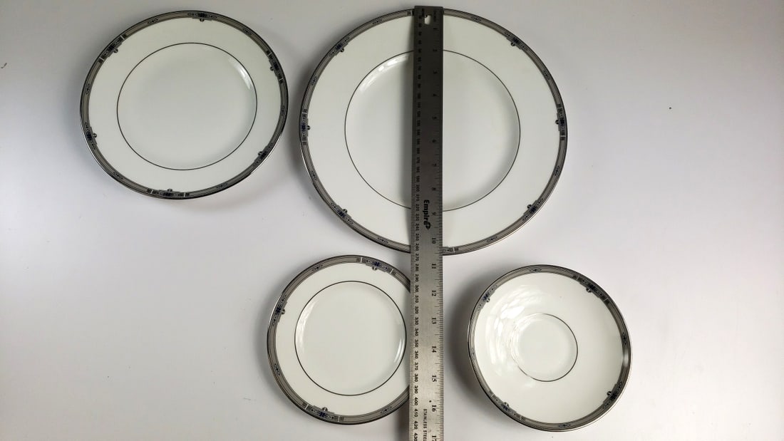 Wedgewood Amherst Rimmed China Dinner Dish Set - 4 Pieces - 3