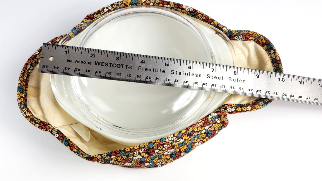 Glass Pyrex Casserole Dish 022 with Lid and Retro Floral Quilted Cozy Handler - 8