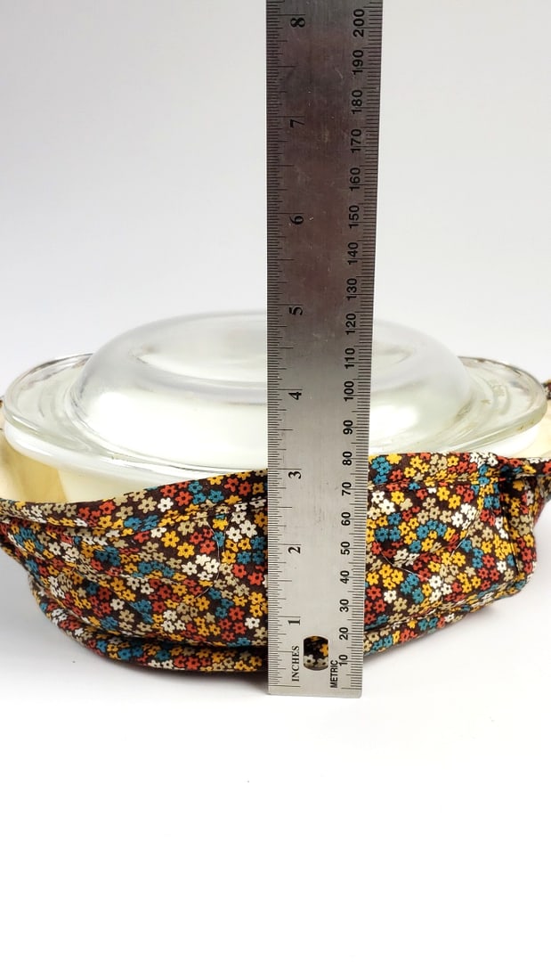Glass Pyrex Casserole Dish 022 with Lid and Retro Floral Quilted Cozy Handler - 9