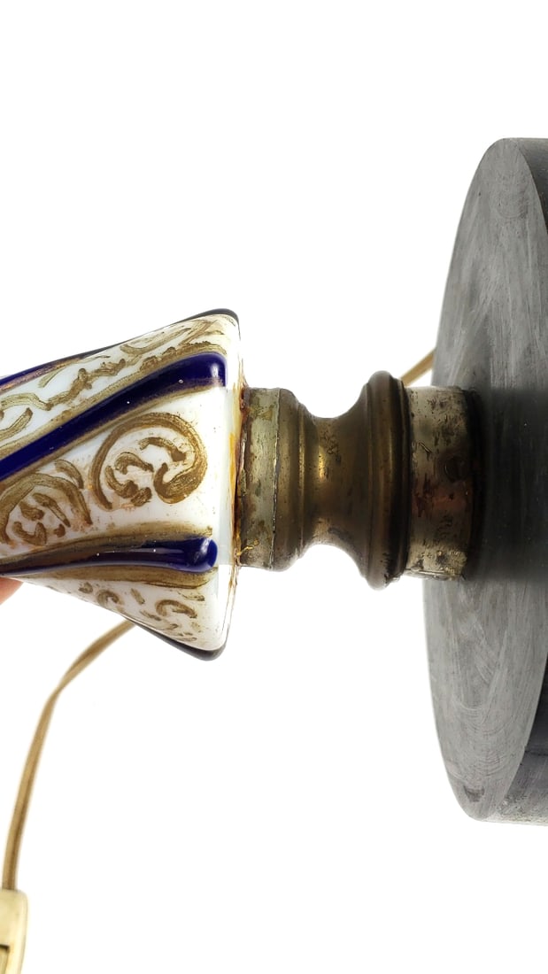 Antique Swirled Ceramic Table Lamp with Brass Accents & Wood Base - 4