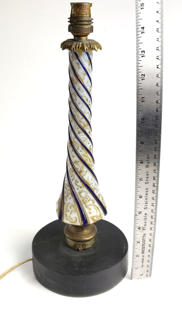 Antique Swirled Ceramic Table Lamp with Brass Accents & Wood Base - 5