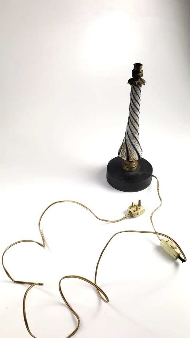 Antique Swirled Ceramic Table Lamp with Brass Accents & Wood Base - 7