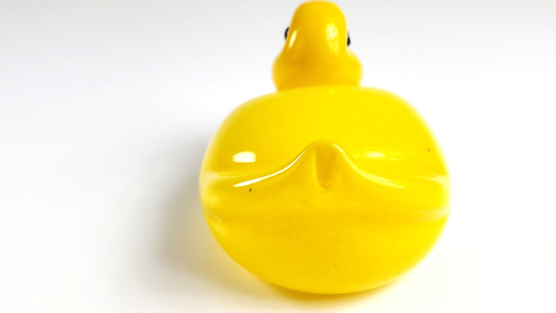 Blythe Duckies Glass Duck Figurine, Yellow, Seattle Art Museum Edition - 3