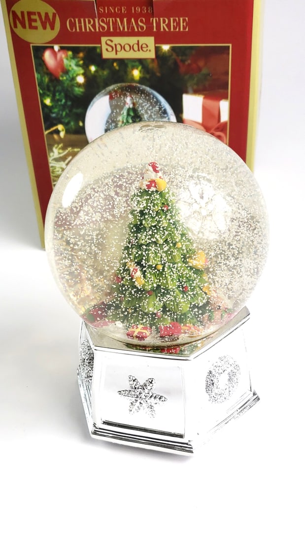 Spode Christmas Tree Snow Globe with Box - 4
