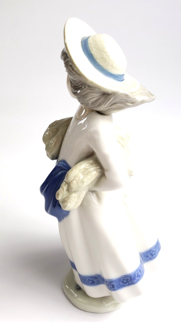 Porcelain Woman Figurine by Lladro, Marked "Made in Spain" - 5