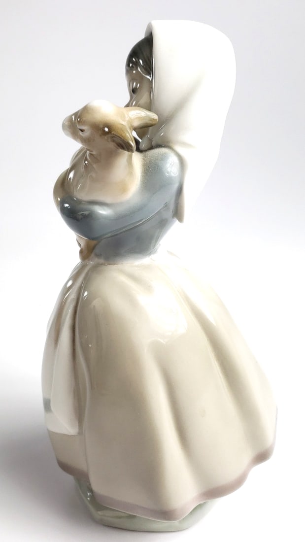 Porcelain Figurine of Girl Holding Lamb - Lladro ? Made In Spain - 2