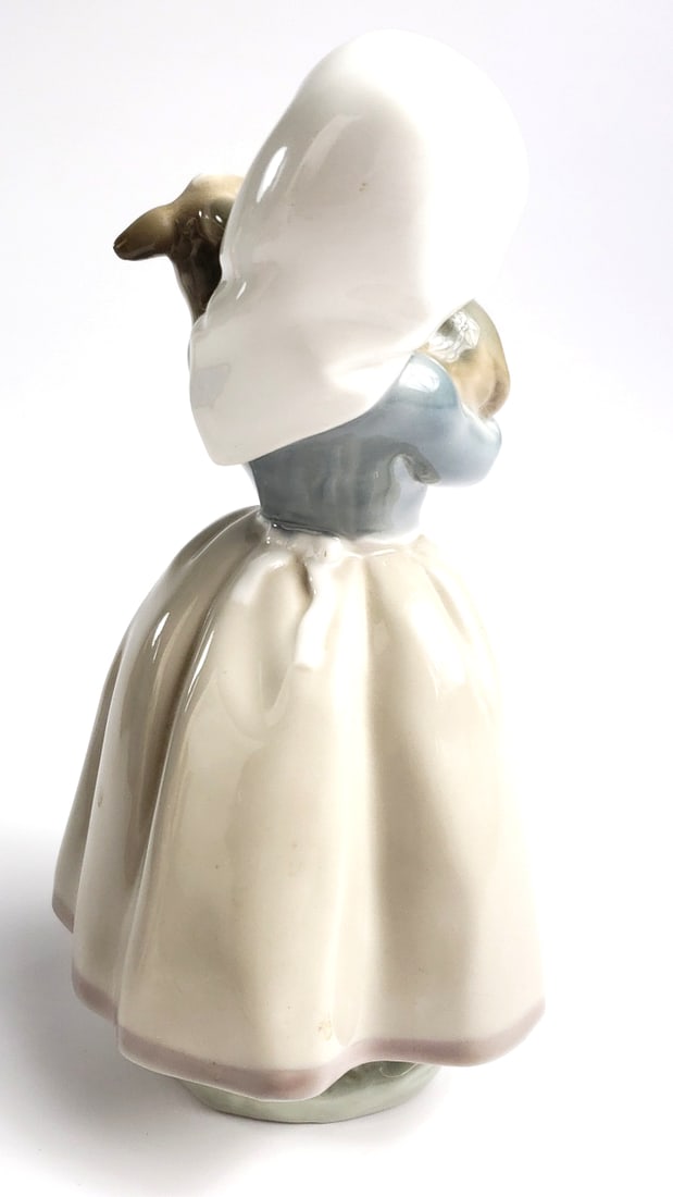 Porcelain Figurine of Girl Holding Lamb - Lladro ? Made In Spain - 3