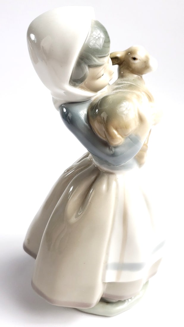 Porcelain Figurine of Girl Holding Lamb - Lladro ? Made In Spain - 4