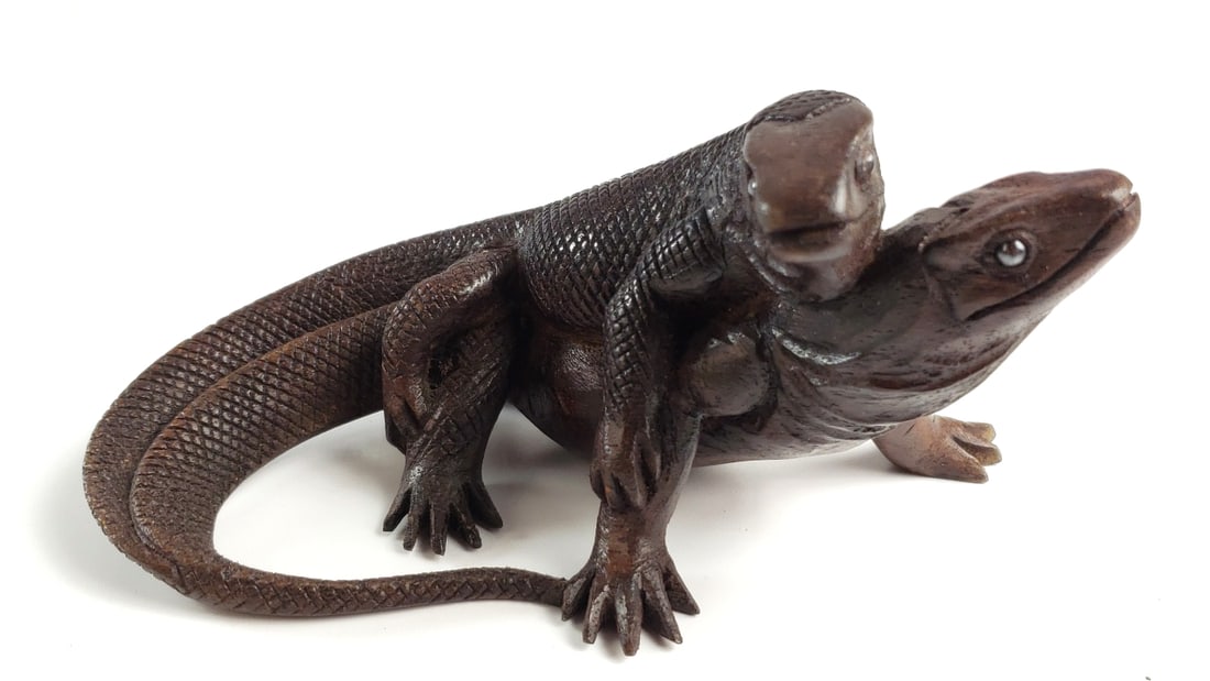 Hand-Carved Wooden Komodo Dragon Lizard Figurine Sculpture Decor: Nice Height: 5 Width: 3 High Estimate: 150 Low Estimate: 20