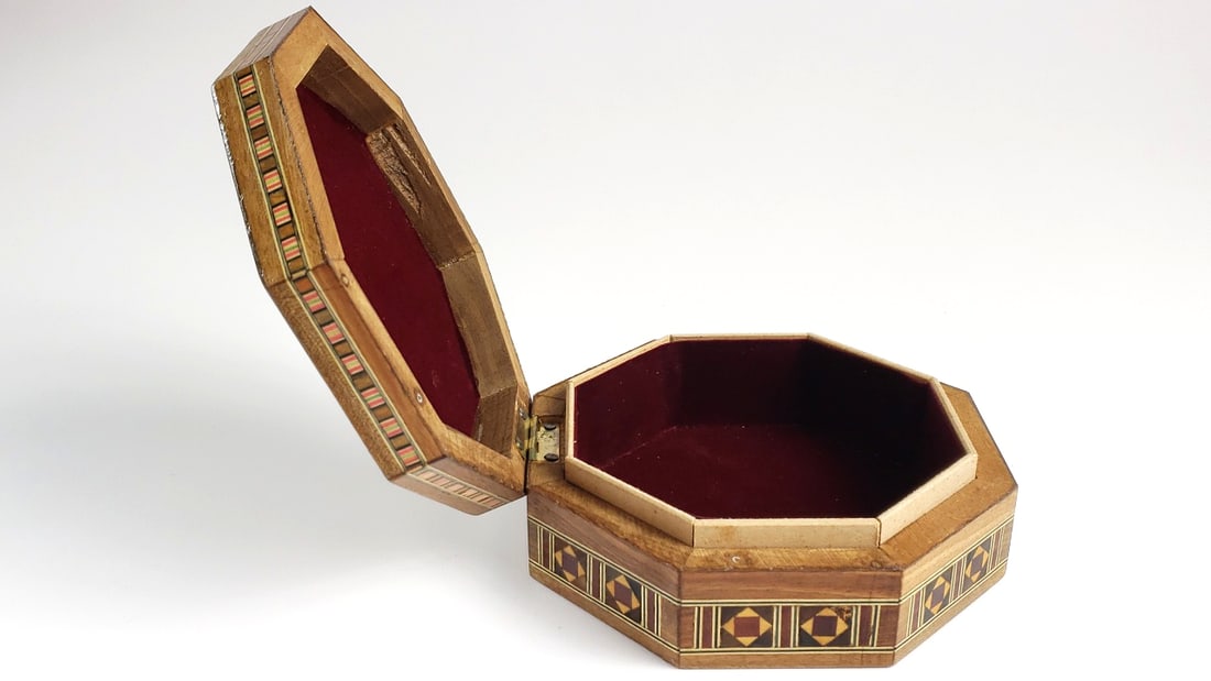 Handcrafted Inlaid Octagonal Wooden Box with Geometric Inlay Design - 3