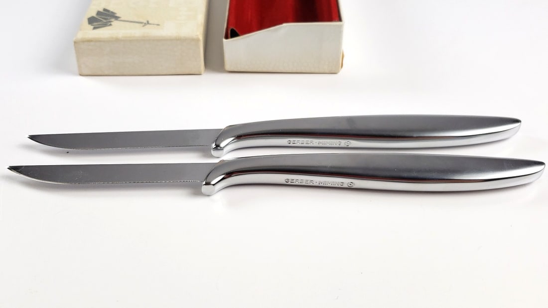 Gerber Miming Stainless Steel Knives with Original Box: Excellent Width: 2 Height: 2 High Estimate: 100 Low Estimate: 20