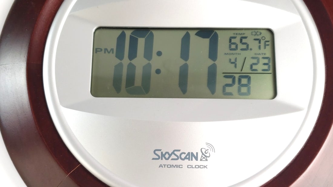 SkyScan 10" Atomic Clock with Temperature Display, Round Wood Frame - 3