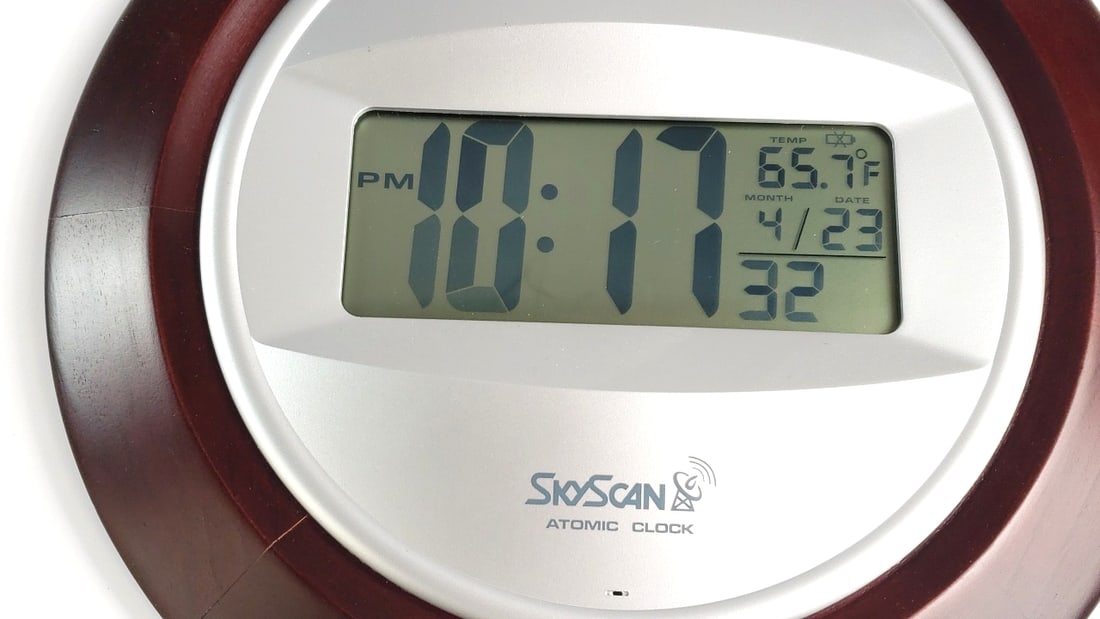 SkyScan 10" Atomic Clock with Temperature Display, Round Wood Frame - 4