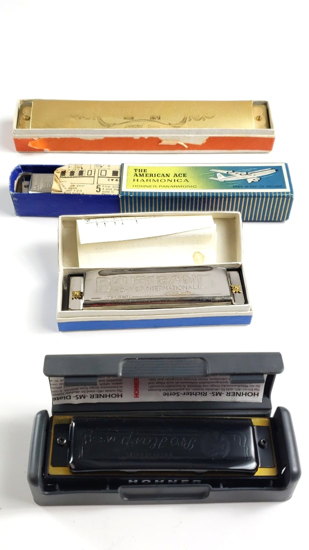 Vintage Harmonica Lot Brelli Hohner Bluesband: Looks Next To New.... Height: 5 Width: 4 High Estimate: 200 Low Estimate: 30