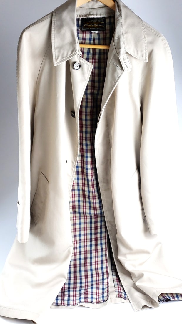 Vintage Eddie Bauer Beige Trench Coat with Plaid Lining and Button Closure: Good, some minor stains, see pics Width: 1 Height: 1 High Estimate: 100 Low Estimate: 30