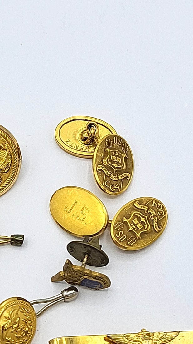 Military Insignia: Gold And Silver Tone Pins, Buttons, Clutch Backs - 7